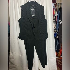 Briggs New York pants suit